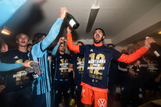 Djurgårdens målvakt Tommi Vaiho jublar