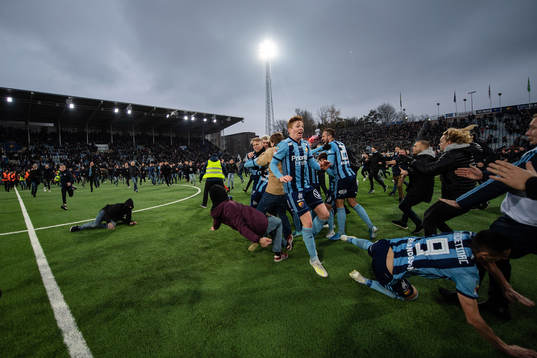 Djurgårdens Aslak Witry och Haris Radetinac jublar