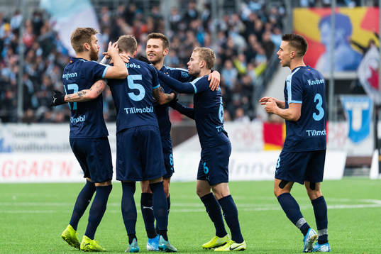 Malmö FFs Sören Rieks jublar med lagkamrater