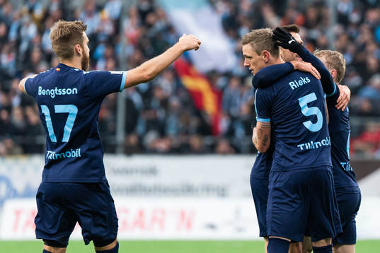 Malmö FFs Sören Rieks jublar med lagkamrater