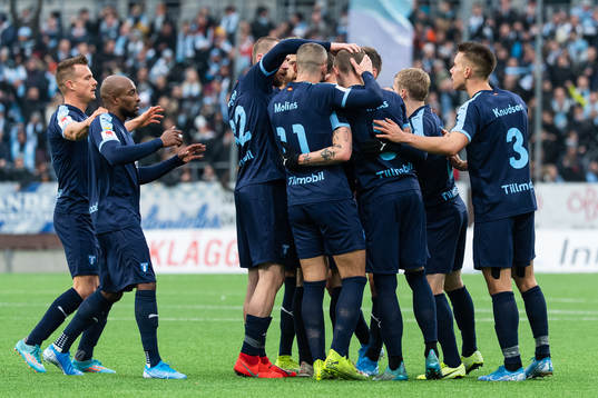 Malmö FFs Sören Rieks jublar med lagkamrater