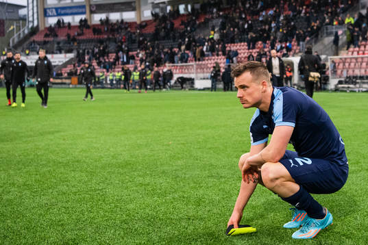 Malmö FFs Eric Larsson deppar