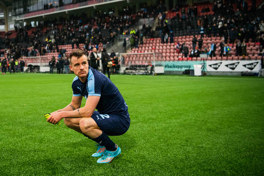 Malmö FFs Eric Larsson deppar