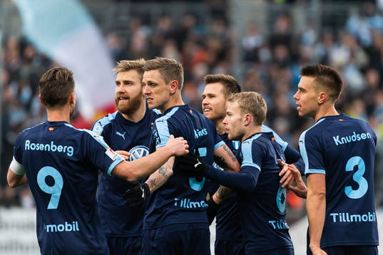 Malmö FFs Sören Rieks jublar med lagkamrater
