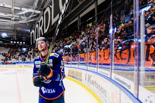 Växjös Martin Lundberg jublar framför fansen
