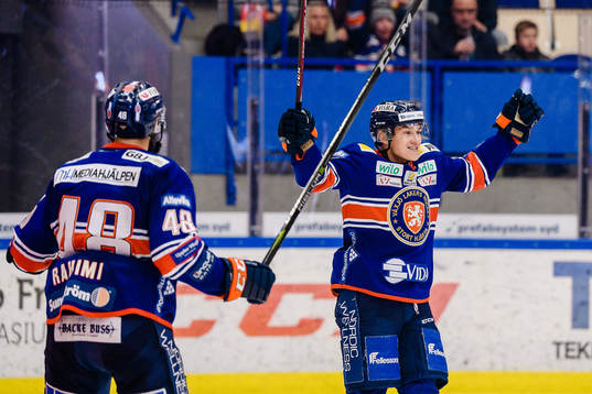 Växjös Pontus Holmberg jublar