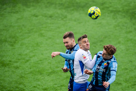 Djurgårdens Jacob Une Larsson och Aslak Witry mot IFK