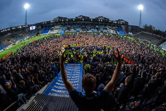 Djurgårdens supportrar jublar