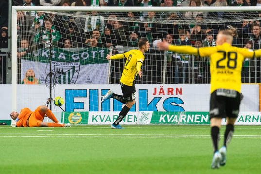 Häckens Gustaf Nilsson jublar