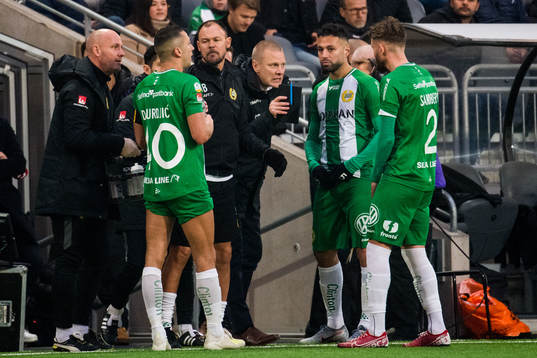 Hammarbys tränare Stefan Billborn ger instruktioner