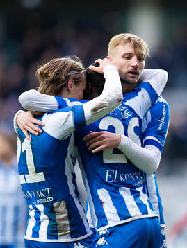 IFK Göteborgs Alhassan Yusuf Abdullahi jublar ihop med