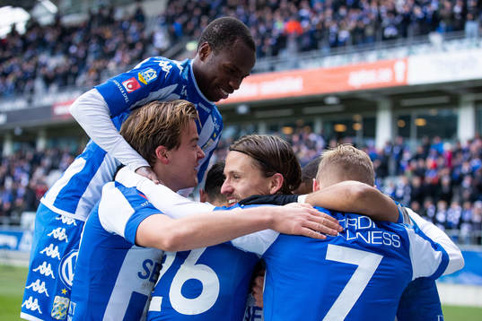 IFK Göteborgs Lasse Vibe jublar med lagkamrater