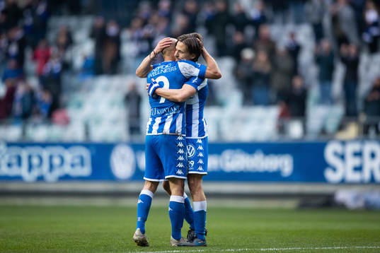 IFK Göteborgs Lasse Vibe kramar om Robin Söder när han