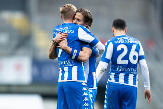 IFK Göteborgs Lasse Vibe kramar om Sebastian Eriksson när