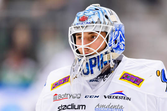 Linköpings målvakt Jacob Johansson innan ishockeymatchen