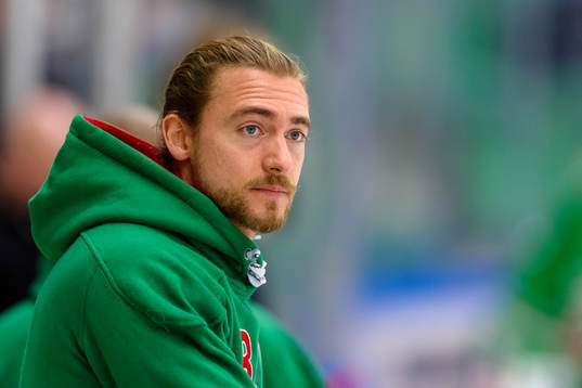 Rögles fystränare Erik Olsson innan ishockeymatchen i SHL
