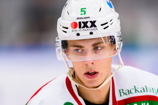 Rögles Samuel Johannesson innan ishockeymatchen i SHL