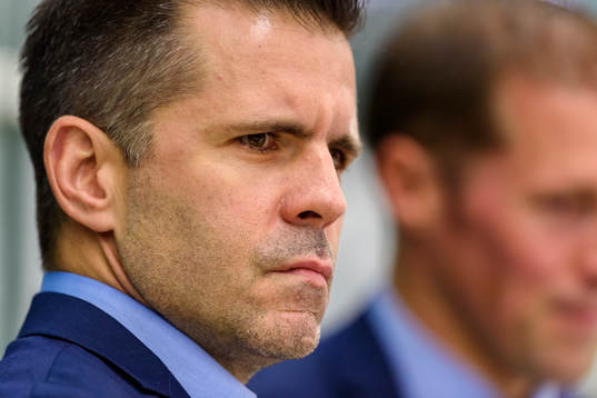 Rögles assisterande tränare Cory Murphy innan