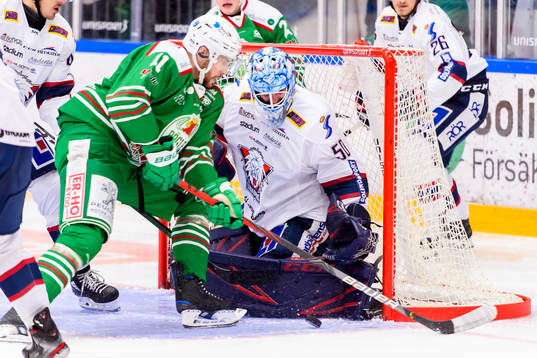 Rögles Mattias Sjögren och Linköpings målvakt Jonas