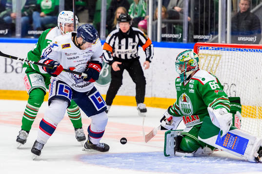 Linköpings Andrew Gordon  och Rögles målvakt Christoffer