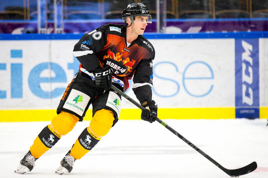 Skellefteås Joakim Lindström i Norsjös tröjor