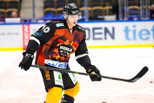 Skellefteås Joakim Lindström  i Norsjös tröjor