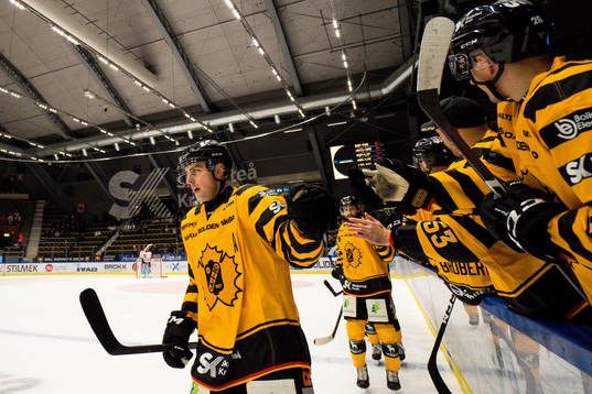 Skellefteås Joakim Lindström jublar