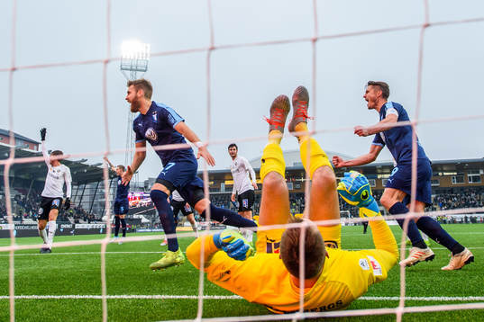 Malmö FFs Rasmus Bengtsson jublar med Markus Rosenberg