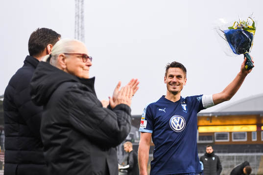 Malmö FFs Markus Rosenberg tackas av