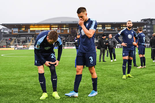 Malmö FFs Lasse Nielsen och Jonas Knudsen deppar