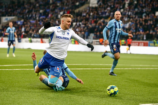 IFK Norrköpings Christoffer Nyman fälls i straffområdet