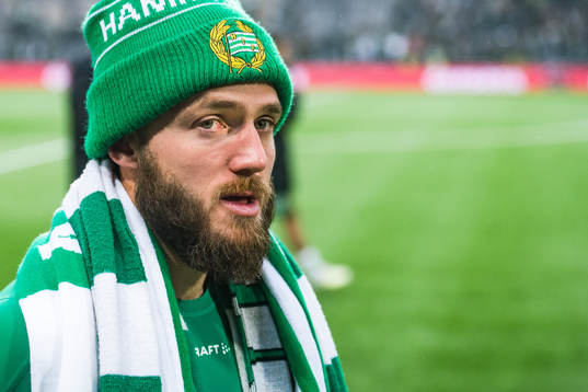 Hammarbys Mats Solheim tackas av