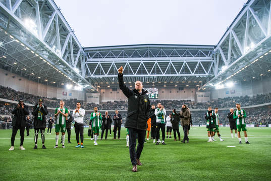 Hammarbys tränare Stefan Billborn jublar