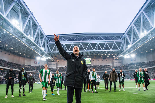 Hammarbys tränare Stefan Billborn jublar