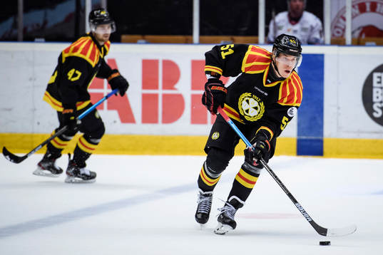 Brynäs Tomi Sallinen med pucken