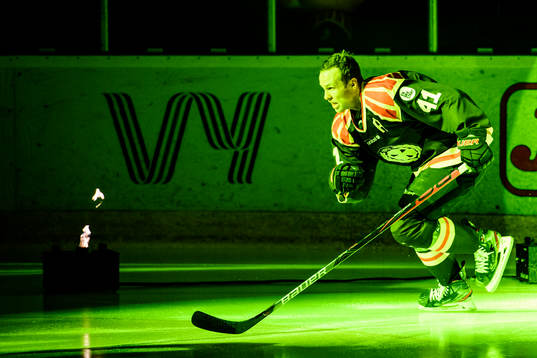 Brynäs Greg Scott äntrar isen