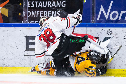 Örebros målvakt Dominik Furch och Skellefteås Andreas
