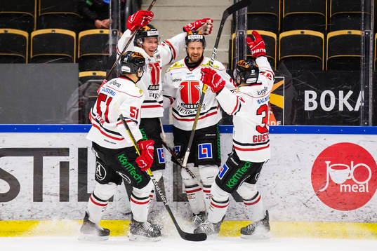 Örebros Marcus Weinstock och Glenn Gustafsson jublar med