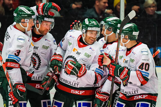 Frölundas Joel Lundqvist jublar med lagkamrater