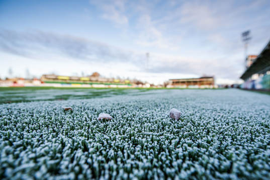 Frost på konstgräs