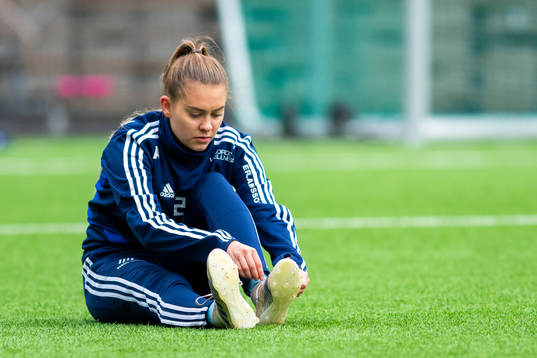 Djurgårdens Tyra Sand knyter skosnöret