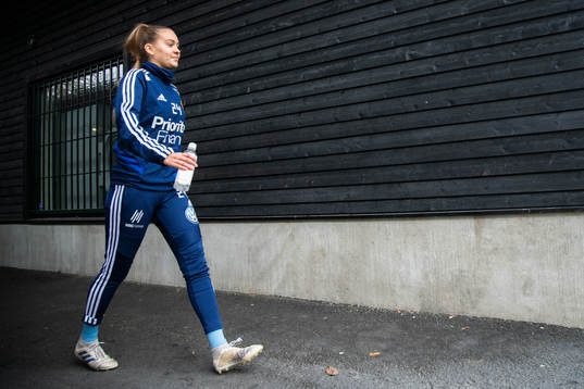 Djurgårdens Rebecka Zlotnik går från omklädningsrummet