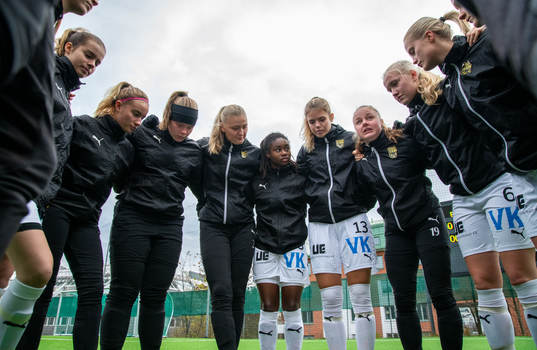 Umeås spelare taggar till