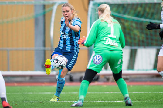Djurgårdens Hanna Ekengren skjuter