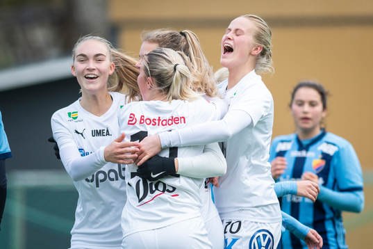 Umeås spelare jublar