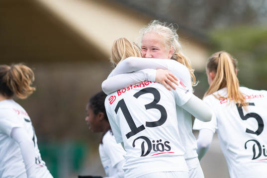 Umeås Alma Uvell jublar