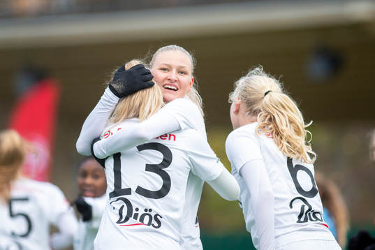 Umeås Kajsa Ekström jublar