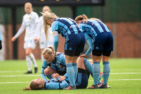 Djurgårdens Nova Henriksson ligger ner