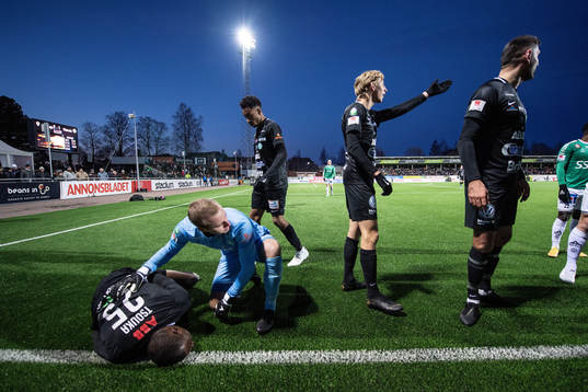 Västerås Ravy Tsouka Dozi har ont
