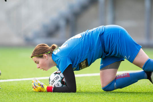 Göteborgs Matilda Johansson räddar ett skott